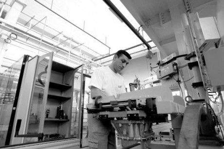Producţia industrială a crescut în februarie cu 12,7% faţă de aceeaşi lună din 2010