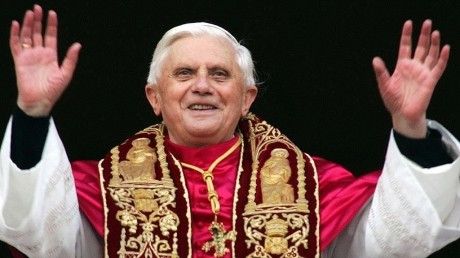 Papa Benedict e fan Pink Floyd şi Beatles