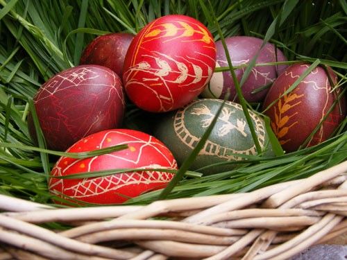 98% dintre români sărbătoresc Paştele, dar în condiţii crescute de sărăcie