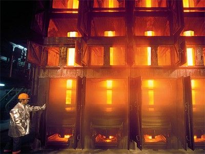 Peste 1.000 de siderurgişti părăsesc ArcelorMittal Galaţi
