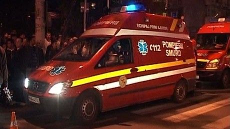 O şoferiţă a leşinat, după ce a lovit cu maşina o femeie care traversa regulamentar