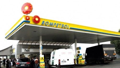 Rompetrol a ieftinit motorina cu 12 bani/litru şi benzina cu 9 bani/litru, de sâmbătă