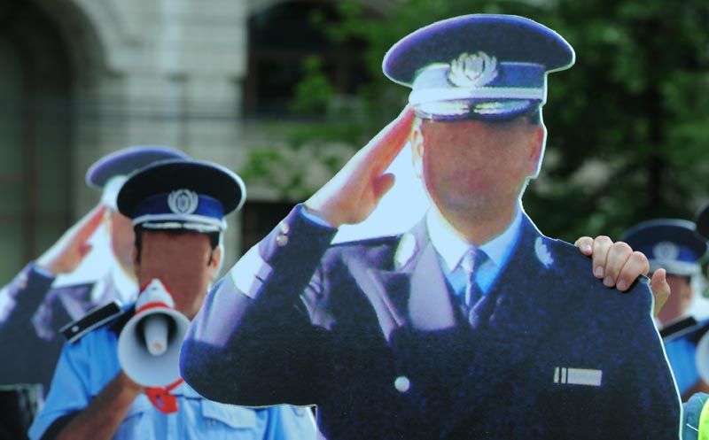 Poliţiştii au protestat în Capitală faţă de concedierile din sistem