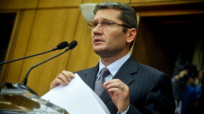 Primarul Negoiță înlocuiește iarba din parcuri cu “iarbă deasă”
