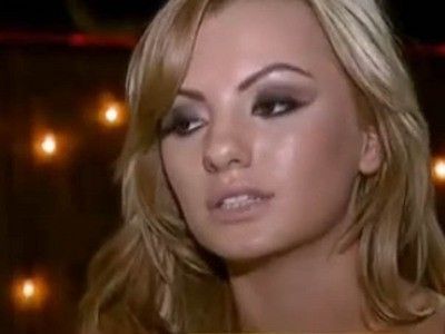 O româncă mai tare decât Rihanna şi David Guetta