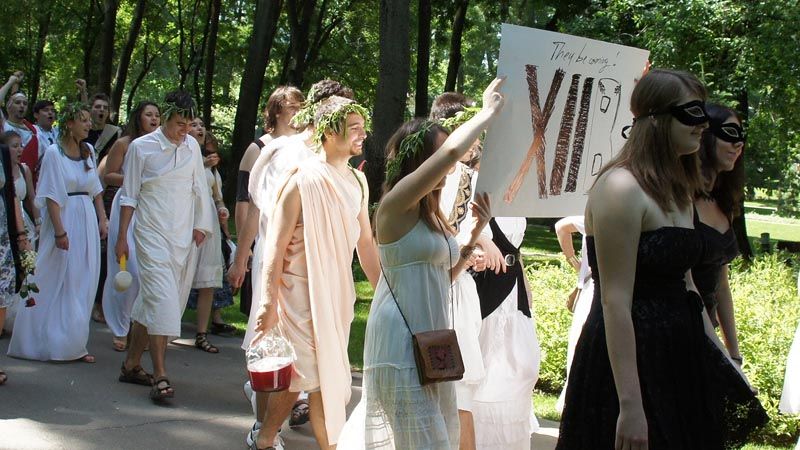 Spectacol pe stradă dat de elevii de la Liceul Tudor Vianu