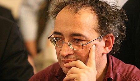 Traian Ungureanu: Un pamflet care blestemă în grafice şi cifre guvernarea PDL