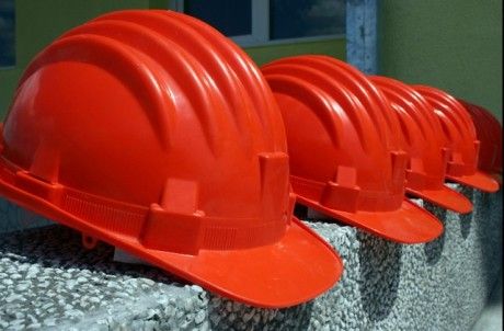 Numărul autorizaţiilor de construire a scăzut în primele patru luni cu 6,8%