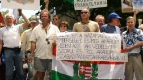 Procesiune cu harta Ungariei şi marşuri funebre, la comemorarea Trianonului de la Miercurea Ciuc