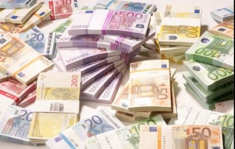 Bursa face notă discordantă şi scade când Europa creşte