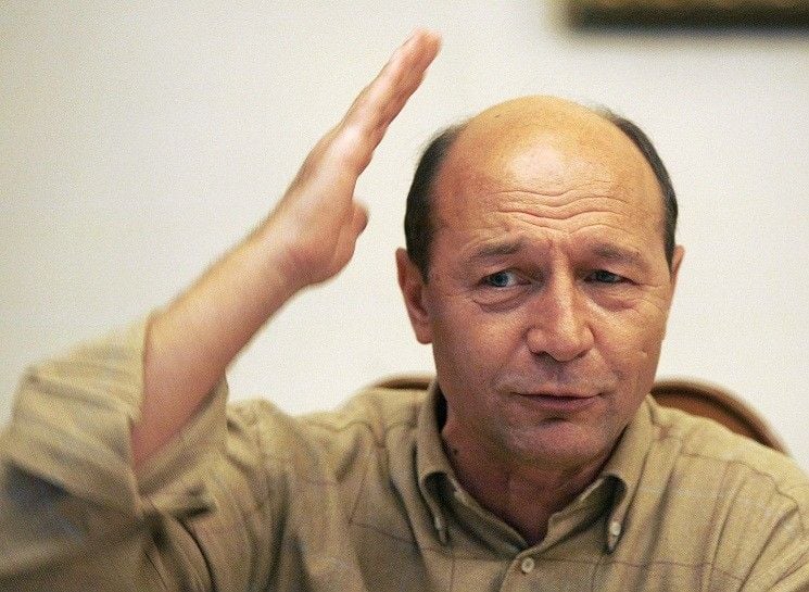 Băsescu invită partidele la dialog pe Constituţie şi reoganizare, în a treia decadă din iunie