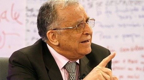 Iliescu: Băsescu a intrat delirium tremens. Nici Ceauşescu nu-şi permitea ce face el