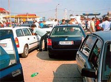 Taxa auto: Guvernul vrea să dea banii înapoi doar plătitorilor din 2011