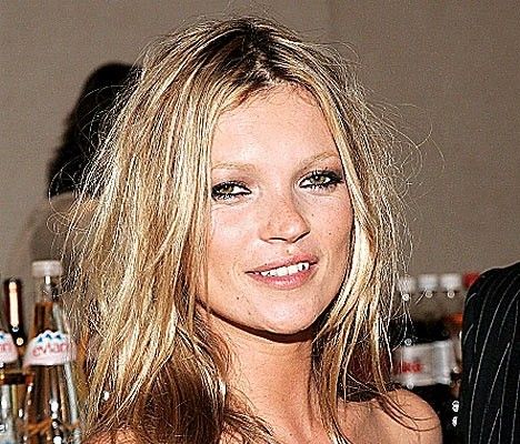 Din cauza ghinioanelor, Kate Moss se mută în casă nouă
