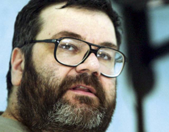 Bogdan Teodorescu: „Băsescu intră cu bocancii plini de zoaie în istoria României”