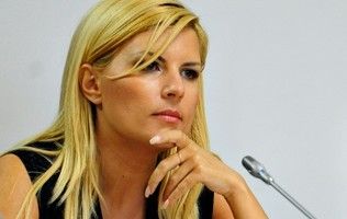 Udrea: Voiculescu să investească în turism banii daţi pe salariile celor care toacă ce se face bine