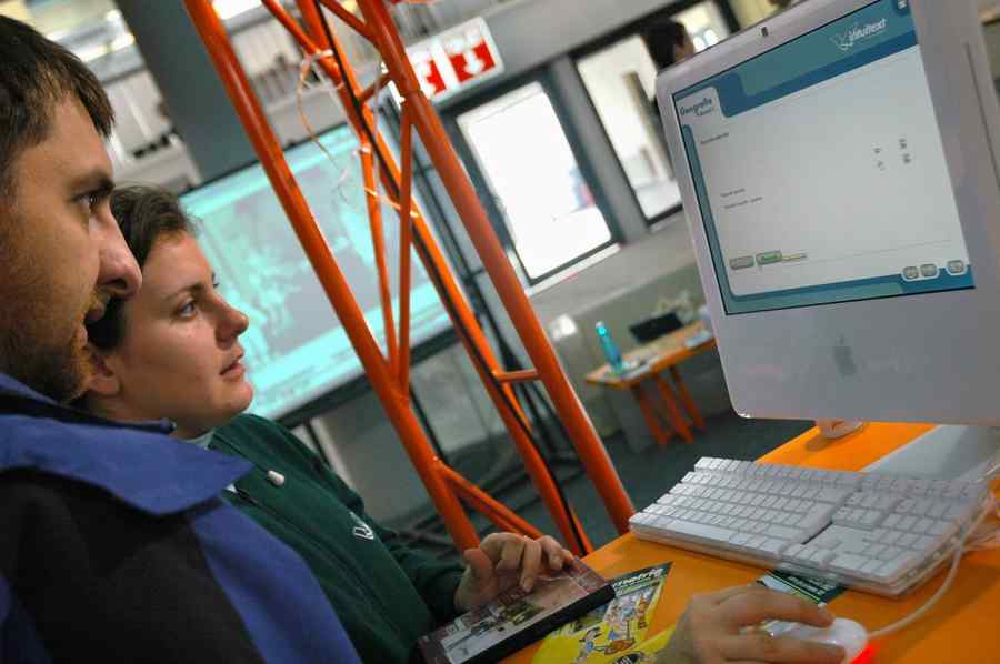 Două medalii de aur pentru elevii români la Balcaniadele de informatică