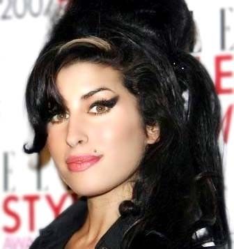 Cântăreaţa Amy Winehouse a murit (video)