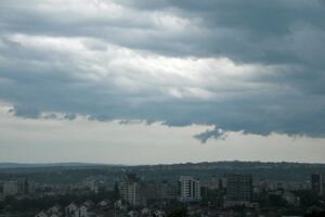 Cod galben de ploi în trei sferturi din ţară. Cantităţile de apă pot depăşi 70 de l/mp
