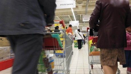 Afacerile din comerţul cu amănuntul au scăzut în iunie cu 8,3% faţă de aceeaşi lună din 2010