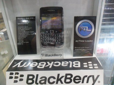 Hackerii ameninţă Blackberry pentru că ajută la ancheta privind violenţele din Marea Britanie