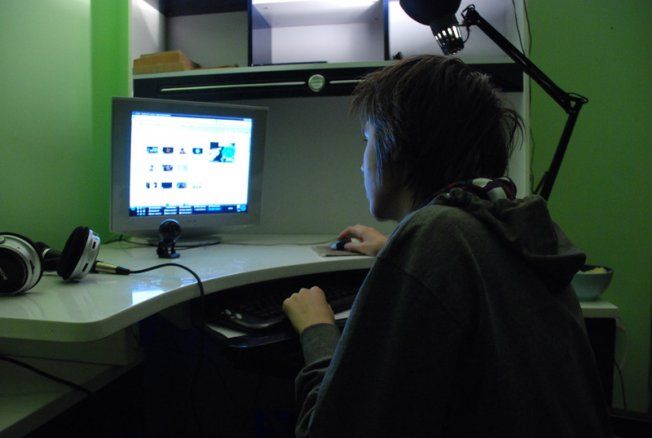 Studiu: Angajaţii care navighează pe net la serviciu sunt mai eficienţi