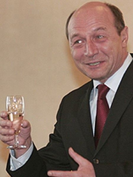 Băsescu se întâlneşte cu foştii colegi de la Academia Navală „Mircea cel Bătrân”