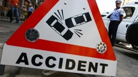 Opt persoane, dintre care trei copii, au fost răniţi într-un accident, în Botoşani