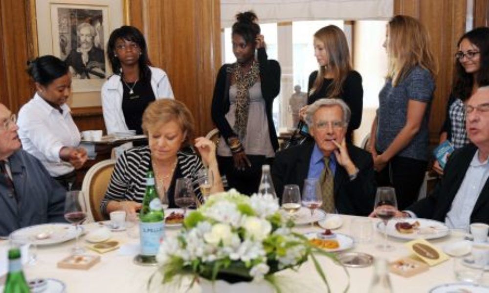 1316005332Membrii-Academiei-Goncourt-anuntand-prima-selectie-din-acest-an