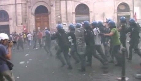 Confruntări între italieni şi forţele de ordine!