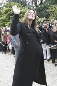 Carla Bruni Sarkozy s-a săturat să fie însărcinată