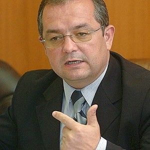 Guvernul se întruneşte într-o şedinţă „specială” ca să discute despre plecarea Nokia