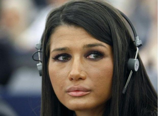 EBA a postat pe Twitter două link-uri către ştiri despre „inexactitudinile” lui Funeriu