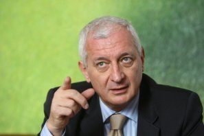 Frunda: Monica Macovei vrea o puşcărie pentru toată România