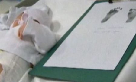 Bebeluşii din Timişoara sunt amprentaţi la naştere, la fel ca în Statele Unite