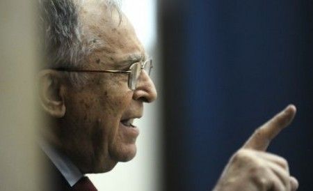 Iliescu, despre absenţa lui Băsescu şi a Guvernului de la discursul Regelui