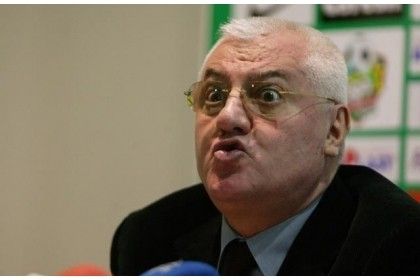 Şeful LPF, în faţa sediului DNA: Sunt sexy, lua-v-ar dracu’!