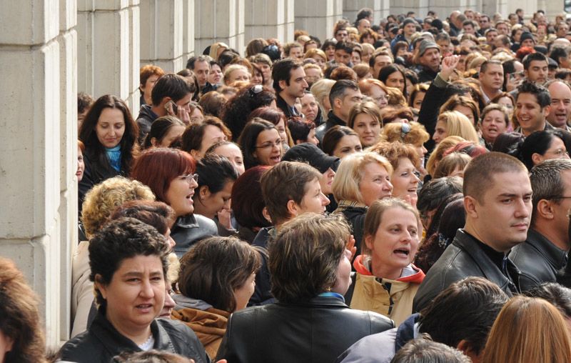 Sindicatele din asistenţa socială pichetează Ministerul Muncii