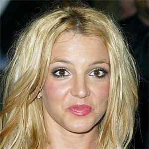 Britney Spears, muşcată pe scenă de un fan