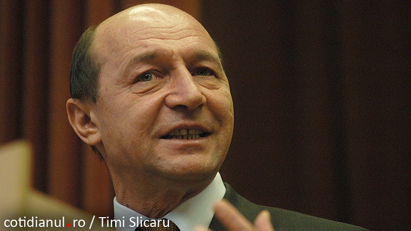 Băsescu le-a mulţumit notarilor pentru ceea ce fac pentru România