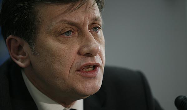 Antonescu, despre comasare: Igaş face exerciţii de vorbire şi scriere