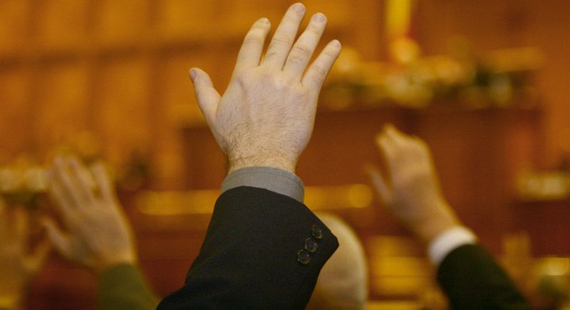 Iohannis retrimite la Parlament o  lege importantă