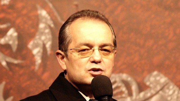 Ciocolată în ambalaj portocaliu, cadoul lui Emil Boc pentru angajaţii Guvernului