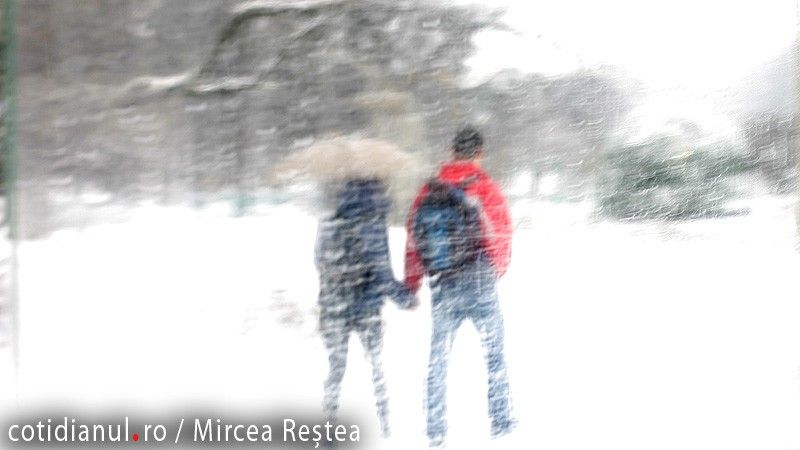 Vânt şi ninsori în sudul şi sud-estul ţării