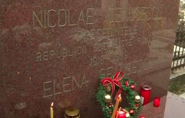 Odă conducătorului iubit: Nostalgicii s-au adunat la mormântul lui Nicolae Ceauşescu