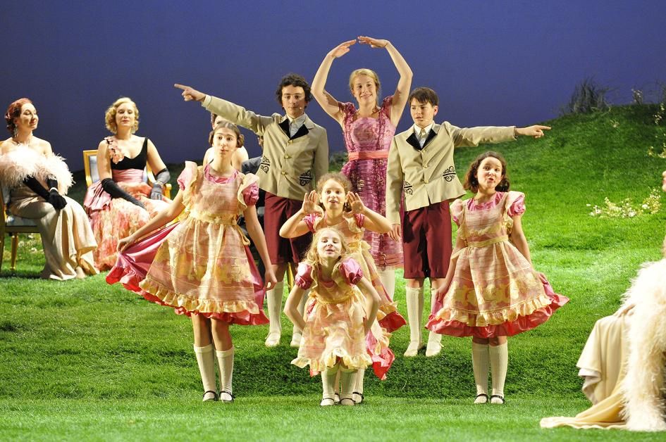 Capodopere şi ritmuri vesele la trecerea dintre ani