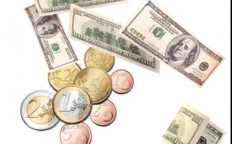 Euro a coborât la un minim al ultimelor 11 luni, de sub 1,3 dolari pe unitate