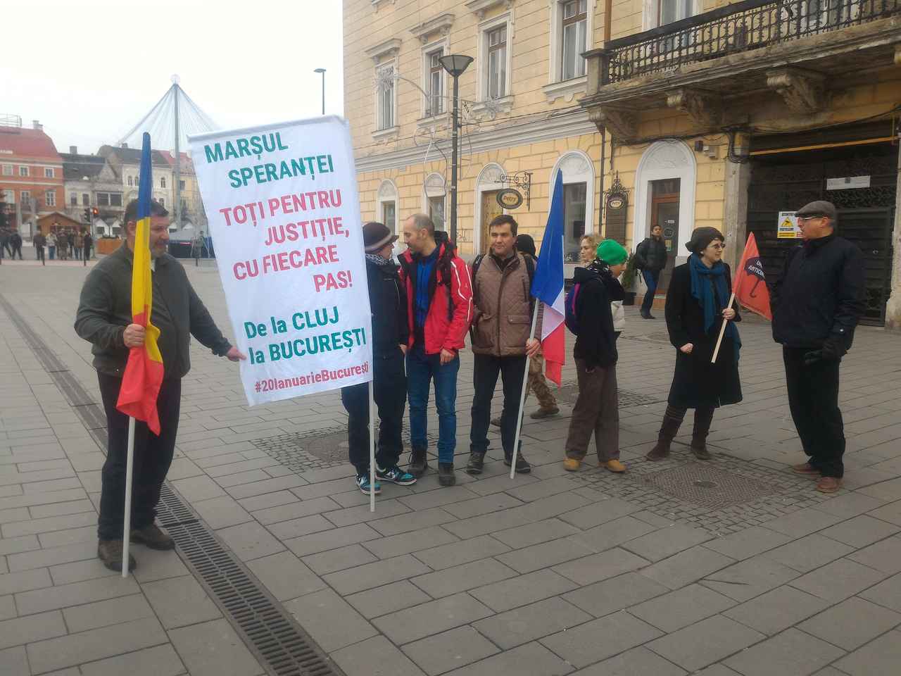 Mai mulți clujeni au pornit într-un ”Marș al speranței” către Capitală 