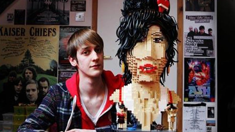 Amy Winehouse din 3.000 de piese lego