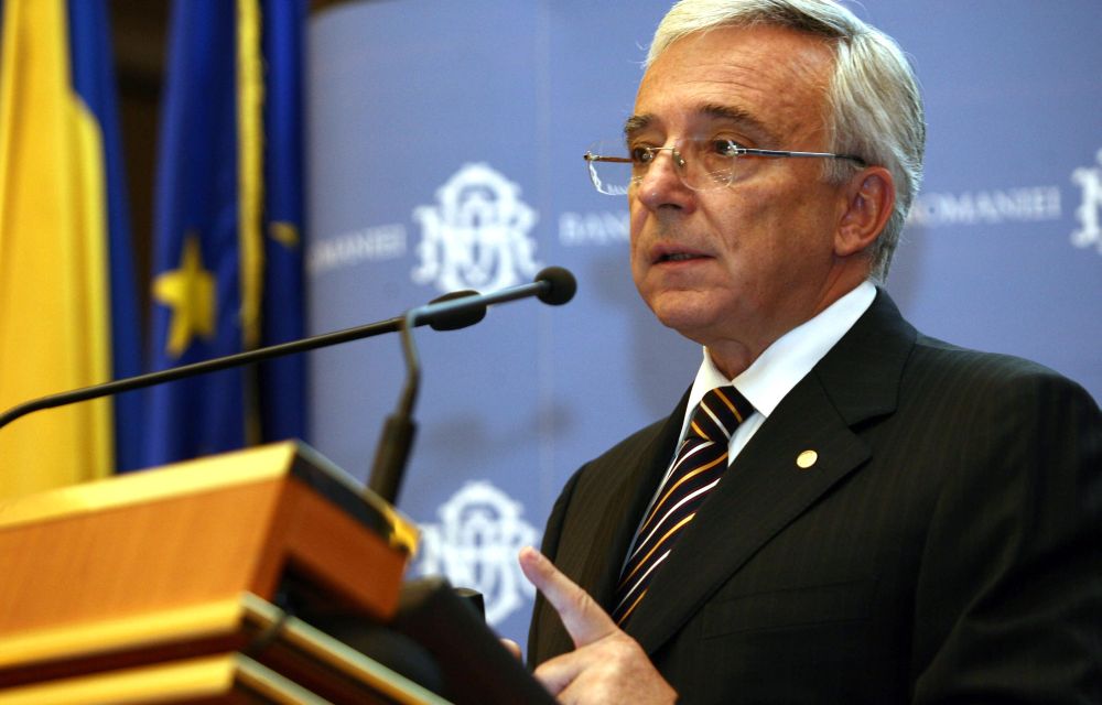 Isărescu îşi ţine 80% din avere în euro